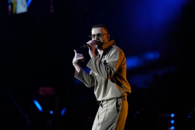 NAŠA ZVEZDA ZAMEŠALA KUKOVIMA NA KONCERTU MAGLA BENDA: Publika pala u TRANS! (VIDEO)