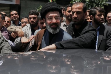 "NASTAVLJAMO BORBU!": Oglasio se Modžtaba Hamnei, Trampu PAO MRAK NA OČI