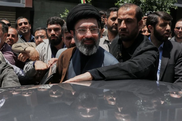 "NASTAVLJAMO BORBU!": Oglasio se Modžtaba Hamnei, Trampu PAO MRAK NA OČI