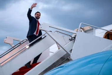 DŽEJ DI VENS STIŽE U MAĐARSKU: Velika podrška Orbanu pred parlamentarne izbore!