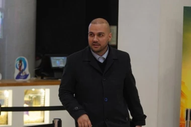 "OTIŠAO SAM DA SE UMIJEM I VIDEO SVOJU KOSU U RUKAMA!" Ispovest našeg pevača JEŽI DO KOSTIJU, niko nije video kroz šta prolazi!