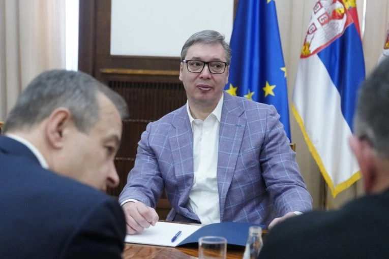 KONSULTACIJE U PREDSEDNIŠTVU SRBIJE! Vučić razgovara sa predstavnicima tri stranke, socijaliste predvodio Dačić: "Uvek spremni za izbore" (FOTO)