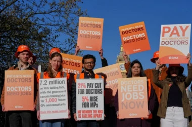 ZDRAVSTVENI SISTEM POD PRITISKOM: Lekari započeli ŠTRAJK - ne praštaju državi male plate i manjak radnih mesta! (FOTO)