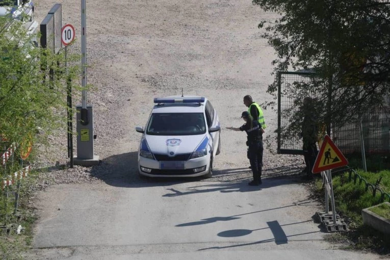 MUŠKARCA UBILA MAŠINA ZA PRERADU DRVETA KOD PRIJEPOLJA! Kolega nije video nastradalog ispred mašine, uključio je, a onda je usledio HOROR!
