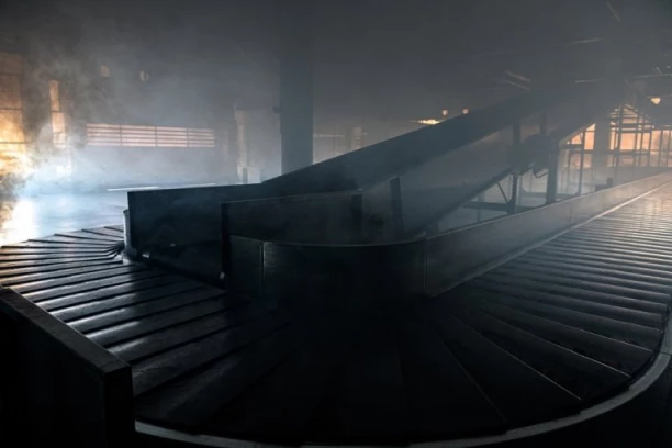 NAREĐENA EVAKUACIJA PUTNIKA NA AERODROMU: Dim kulja iz zone za prtljag, VATROGASCI HITNO ISPRAZNILI OBJEKAT!