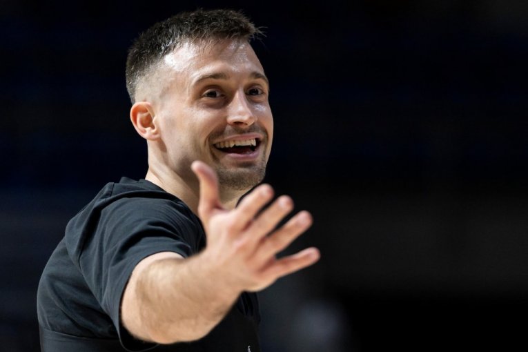 AVRAMOVIĆ NIKAD EMOTIVNIJI O PARTIZANU! Grobari moraju da pročitaju ove reči - ostaće zatečeni!