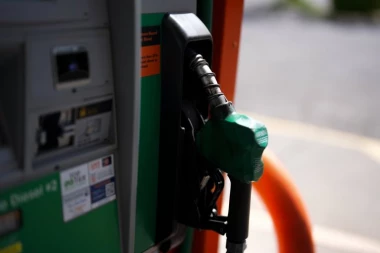 OTVORENA VRATA PAKLA: Dizel otišao preko dva evra, GORIVA SVE MANJE! Počeli i nemiri na ulicama, stigla i VOJSKA!