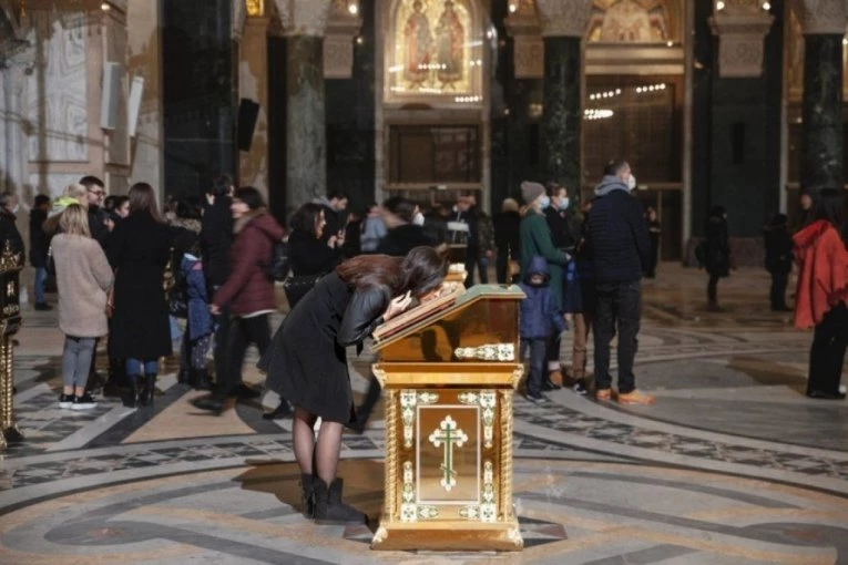 KAKO SE PRAVILNO PONAŠATI U CRKVI: Ovo mnogi rade pogrešno - a pravila su jednostavna