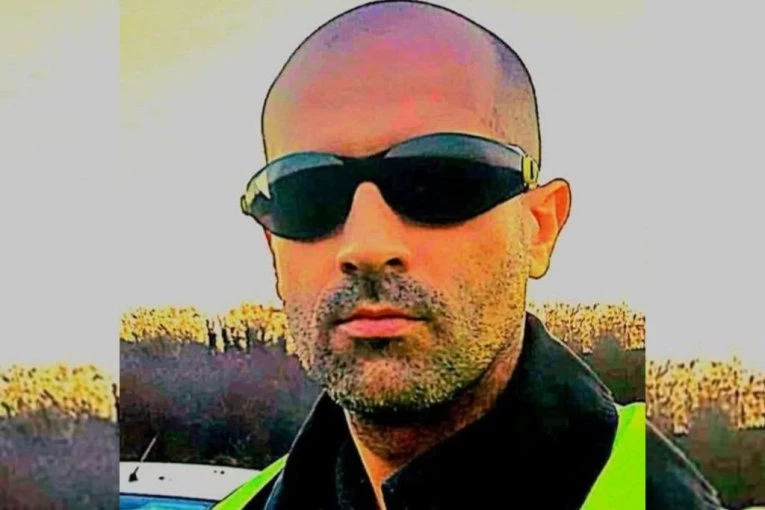 AKO VIDITE OVOG ČOVEKA ODMAH ZOVITE POLICIJU! U toku potraga za Živkom (39) iz Sremske Mitrovic - mobilni mu nedostupan, kod sebe nema dokumenta, porodica MOLI ZA POMOĆ! (FOTO)