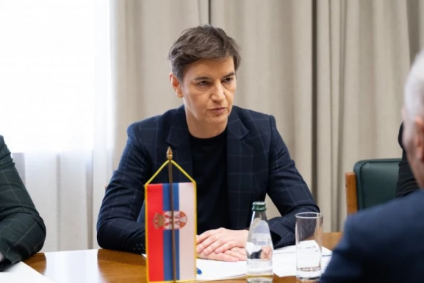 BRNABIĆEVA OŠTRO ODGOVORILA NA GROTESKU N1: Sa Gocijem otišli tetki da odnesu lek, duel sa Vučićem može da sačeka!