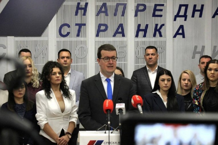 PRIKUPLJANJE POTPISA POKAZALO DA OPOZICIJA NEMA PODRŠKU GRAĐANA!