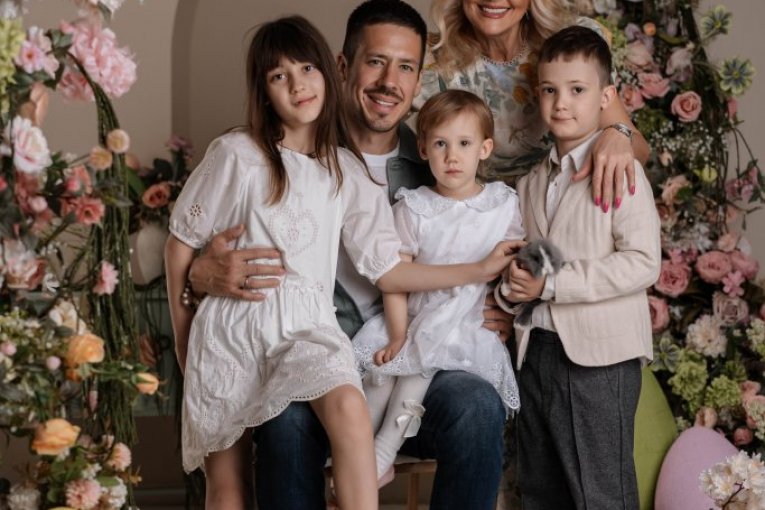 Vaskršnje fotografije porodice Nikole Rokvića