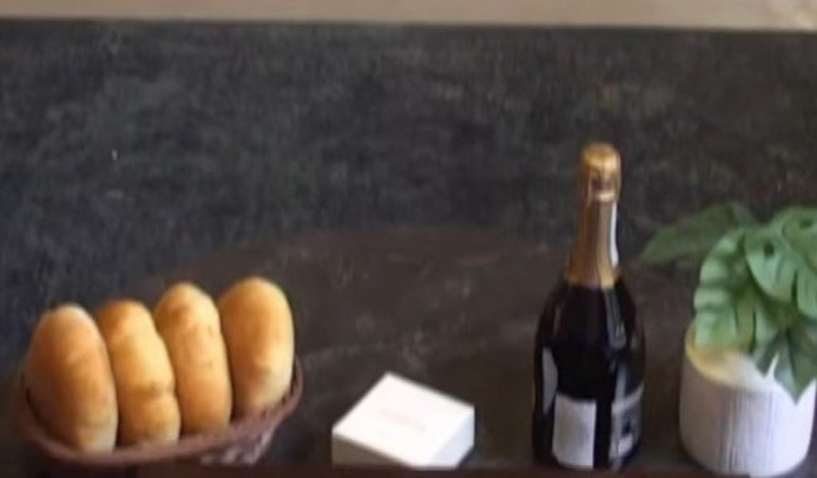 DIJAMANTSKI VERENIČKI PRSTEN STIGAO U "ELITU"! Budući mladoženja spremio šampanjac, ODJEKUJU SVADBENA ZVONA! (GALERIJA)