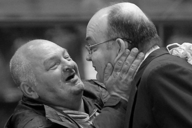 NJEMU JE VUJOŠEVIĆ BIO SVE,  A OVO LEDI KRV U ŽILAMA: Neverovatno šta se desilo na dan Duškove smrti u vezi s Mišom Tumbasom