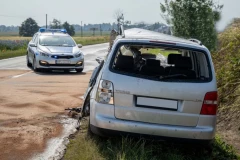 PREDNJI DEO JEDNOG AUTOMOBILA TOTALNO UNIŠTEN, VRATA OTPALA, DELOVI RASUTI NA SVE STRANE! Težak sudar na putu Kovin - Smederevo! STVARAJU SE ZASTOJI! (FOTO)