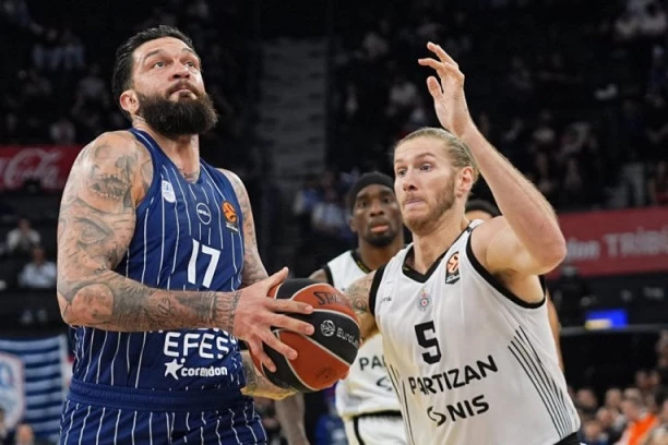 PARTIZAN PROKOCKAO POBEDU: Efes slavio u triler završnici posle produžetka