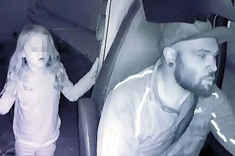 OTEO JE I ZADAVIO DOK JOJ JE DOSTAVLJAO BARBIKU! Jeziv zločin sablaznio grad, UŽASNI SNIMCI pre smrti devojčice potresli sve (VIDEO)