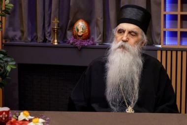 "OSNIVAMO CRKVENI UNIVERZITET, ALI KO NEĆE DA STUDIRA NA NJEMU - NE MORA": Vladika Irinej upozorava da su državni fakulteti doživeli kataklizmu