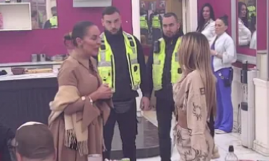 MOMENTALNI PREKID PROGRAMA, OBEZBEĐENJE OPKOLILO ANELI: Nasrnula na Kačavendu, voditelj odmah ZAUSTAVIO emisiju!