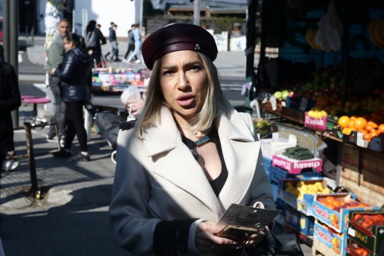 Jovana Jeremić u kupovini na pijaci na Veliki petak pred Vaskrs