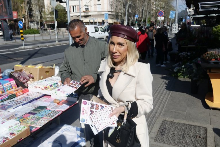Jovana Jeremić u kupovini na pijaci na Veliki petak pred Vaskrs