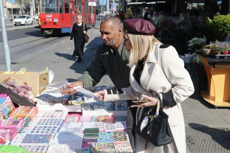 Jovana Jeremić u kupovini na pijaci na Veliki petak pred Vaskrs