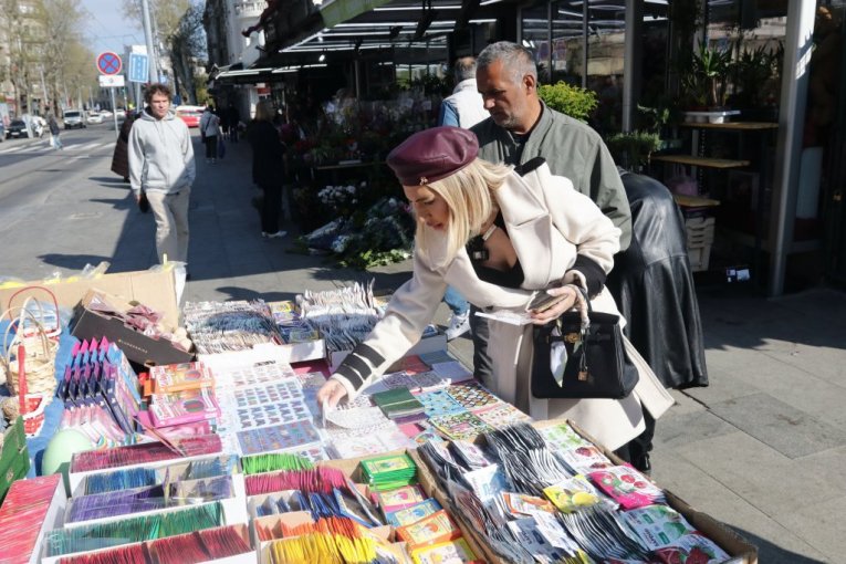 Jovana Jeremić u kupovini na pijaci na Veliki petak pred Vaskrs