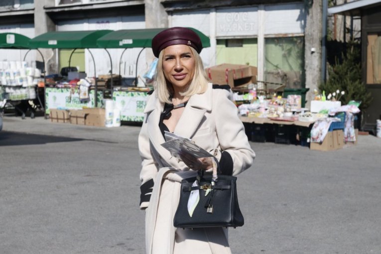 Jovana Jeremić u kupovini na pijaci na Veliki petak pred Vaskrs