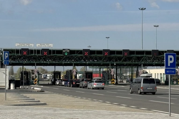 ZADRŽAVANJA SAMO ZA TERETNJAKE! Granice prohodne!