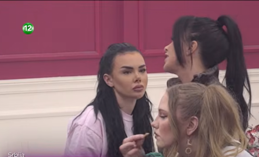 DA LI JE MOGUĆE DA JE ZBOG OVOGA IZBIO HAOS? Asmin NAPAO Staniju zbog "Barbi" filma, Aneli i Maja SKOČILE na njega! (VIDEO)