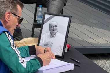 SUZE ĆE VAM SAME KRENUTI! Poslednji poklon grobara za Duška Vujoševića - evo šta su doneli ispred Arene! (FOTO, VIDEO)