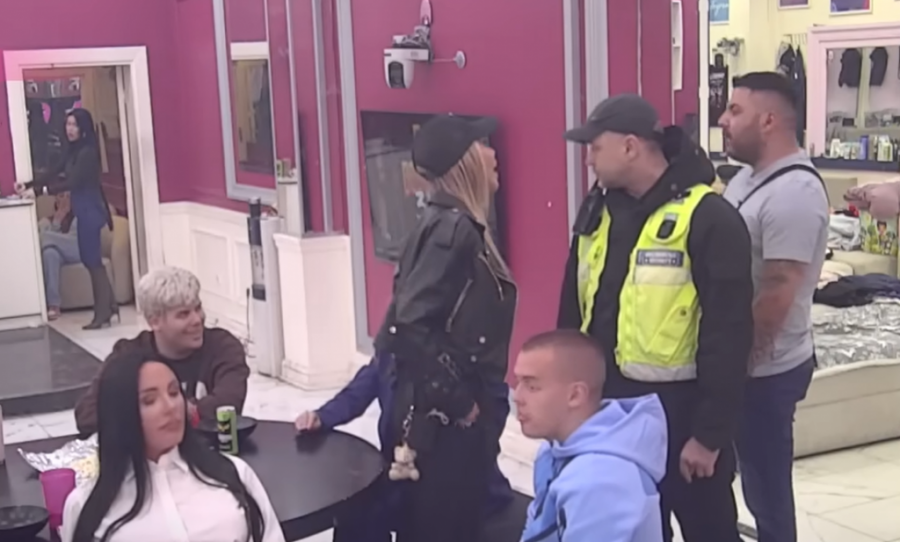 MAJA PRENELA POLNU BOLEST ASMINU!? On joj unakazio silikon, ona njemu lice! NACIJA U ŠOKU! (VIDEO)