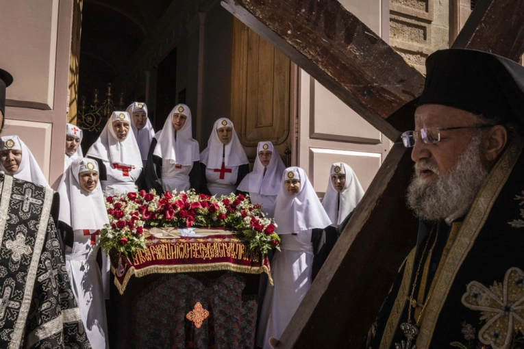 VELIKI PETAK U SVETOJ ZEMLJI: Litija pod vojnom pratnjom kroz Jerusalim izazvala snažne emocije (VIDEO)