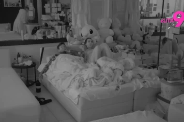 ANELI SE SROZALA NA SAMO DNO! Ponovo završila u krevetu sa Đukićem! Molio je da mu RADI OVO! (VIDEO)