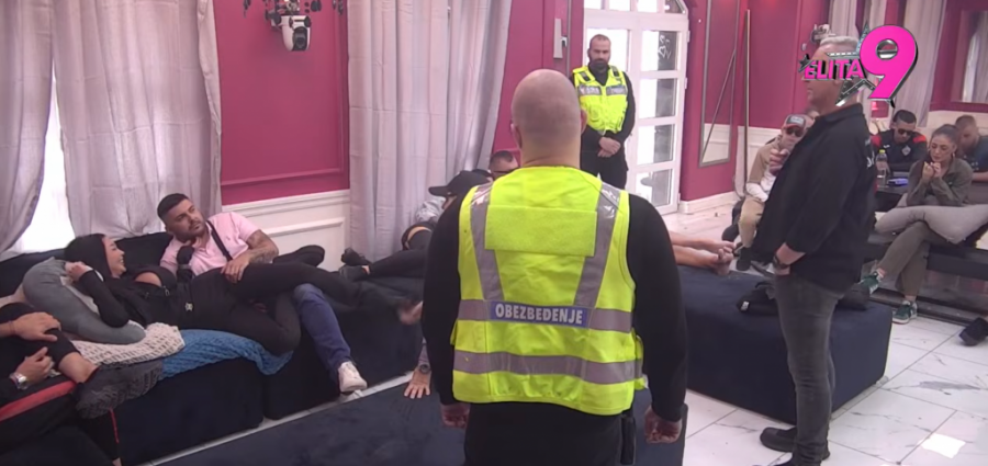 ZABRINJAVAJUĆE STANJE ASMINA DURDŽIĆA: Jezik mu užasno izgleda posle akcija s Majom, Aneli ZAPREPAŠĆENA! (VIDEO)