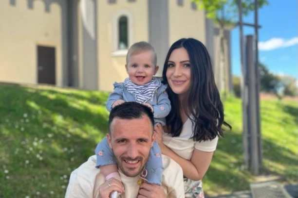 VEDETA DOBANOVČANA VAN TERENA ŽIVI SASVIM OBIČNIM PORODIČNIM ŽIVOTOM: Srnin osmeh najdraži trofej!