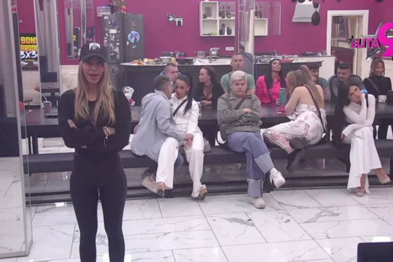 Haos Stanije i Aneli