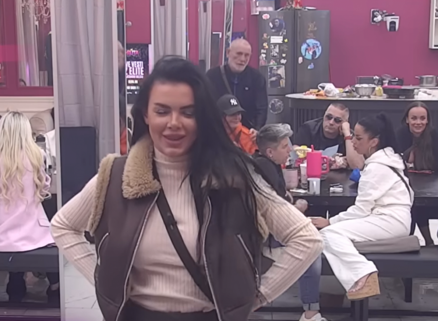 ASMINU OTKAZALO UVO TOKOM VRELE AKCIJE S MAJOM! Ona vrišti, on je ne čuje! UKUĆANI OPET NISU MOGLI DA SPAVAJU! (VIDEO)