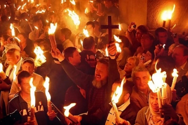 NAJVEĆE ČUDO PRAVOSLAVLJA! Očekuje se da se Sveti plamen i danas na čudesan način pojavi u Crkvi Hristovog groba - POČEO PRIZIV DUHA SVETOGA! (VIDEO)