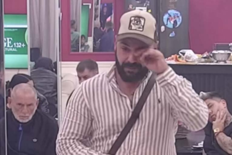 SLOMLJENI LUKA VUJOVIĆ PLAČE KAO KIŠA! Informacija iz spoljnog sveta ga ZAKUCALA ZA DNO! Trudna Anita van sebe! (VIDEO)