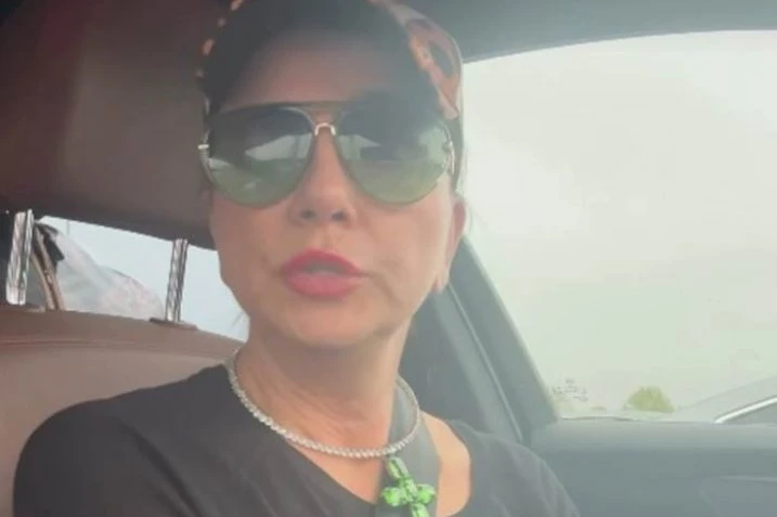 PEVAČICA SATIMA ZAROBLJENA U BESKRAJNOJ KOLONI! Ovo je prava slika sa granica, na izlazu iz zemlje DOŽIVELA POTPUNI ŠOK!