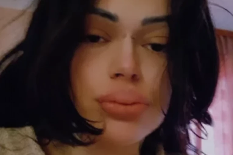 NAŠA PEVAČICA POPILA ŠAKU TABLETA U PRENOSU UŽIVO! Poslednja poruka podigla uzbunu na mrežama - SAMO ME PUSTITE DA SPAVAM!