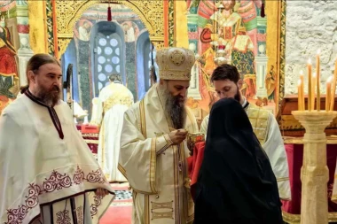 PATRIJARH PORFIRIJE POSLAO PORUKU KOJA SE PAMTI: Velika subota u Pećkoj patrijaršiji (FOTO)