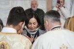 CECA DOBILA POKLON NA LITURGIJI: Poznati se na Vaskrs okupili u Hramu Svetog Save, pevačica nije mogla da sakrije sreću! (VIDEO)