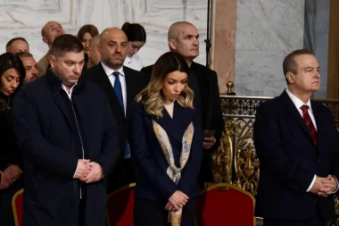 MINISTARKA MESAROVIĆ ČESTITALA VASKRS IZ HRAMA SVETOG SAVE: Neka nas vera vodi ka međusobnom razumevanju i dobru! (FOTO)