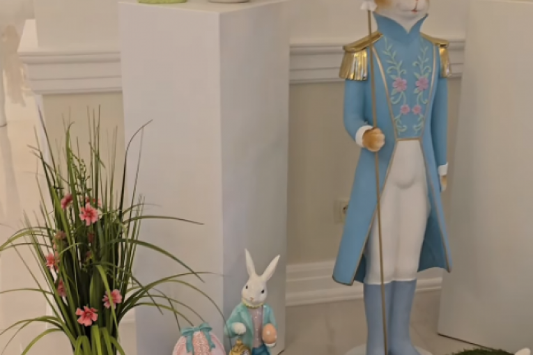 Dragana Mirković proslavlja Uskrs u dvorcu Ebenfurt nadomak Beča