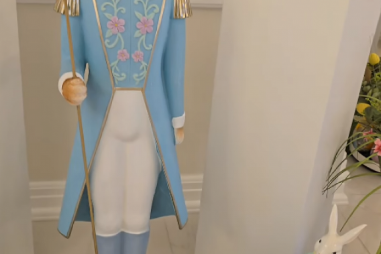 Dragana Mirković proslavlja Uskrs u dvorcu Ebenfurt nadomak Beča