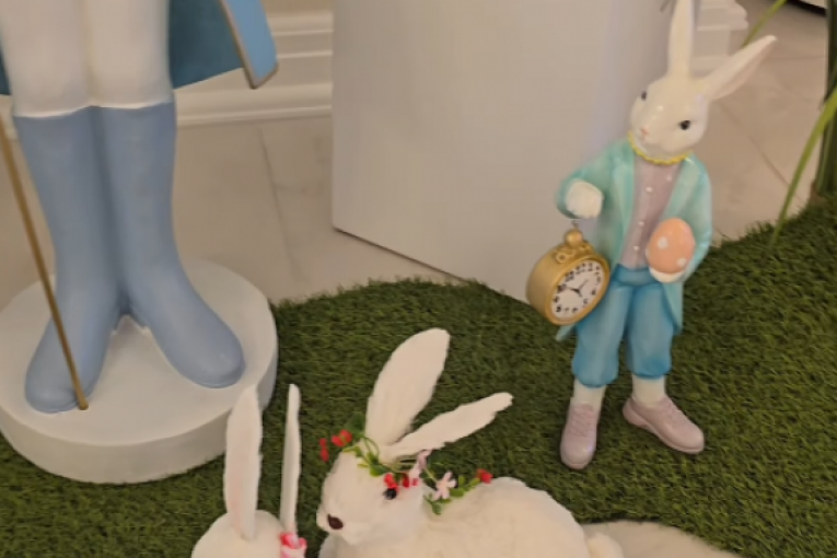 Dragana Mirković proslavlja Uskrs u dvorcu Ebenfurt nadomak Beča