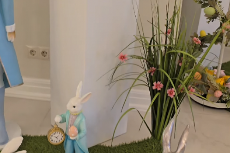 Dragana Mirković proslavlja Uskrs u dvorcu Ebenfurt nadomak Beča