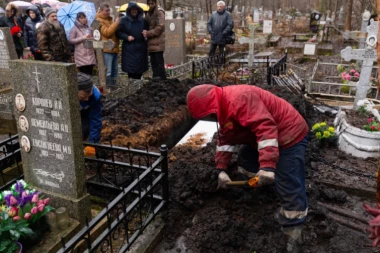 KAKO SE SAHRANJUJU UPOKOJENI ZA VASKRS I TOKOM SVETLE SEDMICE: Razlike su značajne, a evo i šta se prvo radi u domu pokojnika